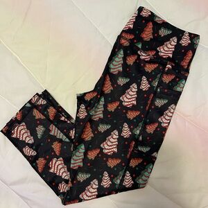EUC CVG Christmas Tree Cakes Capris - Medium